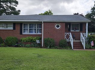 604 Blaney St, Clinton, NC 28328