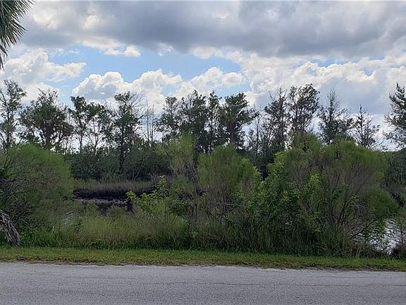 3rd image of 11815 W Waterwood Dr