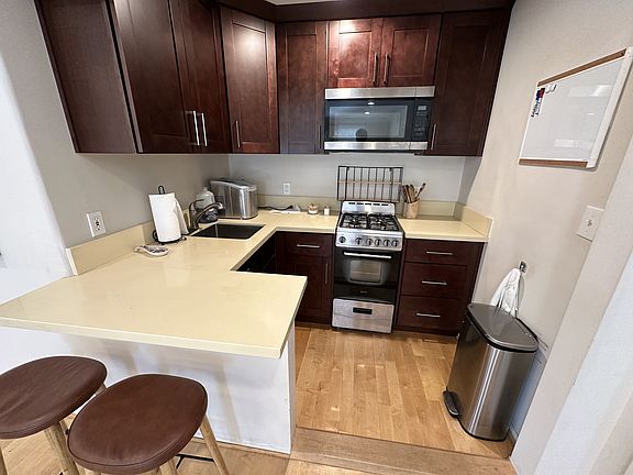3rd image of 21431 Salamanca Ave