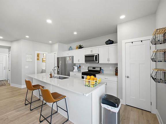 5th image of 1422 NE Cedarwood Dr