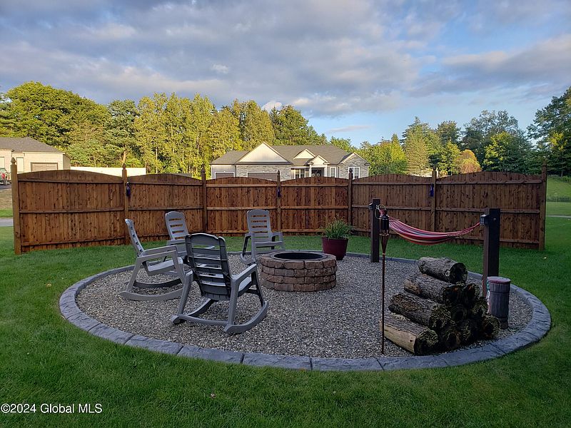 5th image of 901 Duff Bambury Court