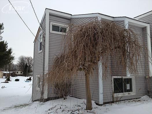 1st image of 828 Holly Bush Dr