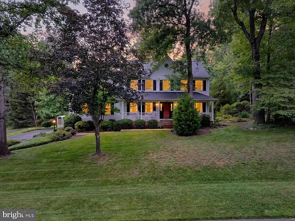 3rd image of 1482 Westcliff Dr