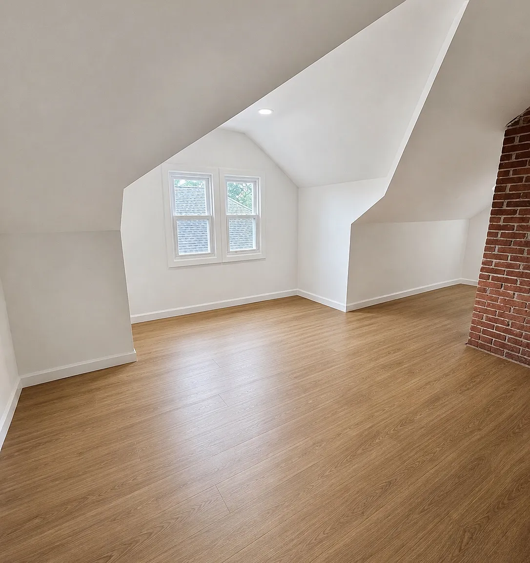 1 bed, 1200 sqft, $1,500 — Photo 2