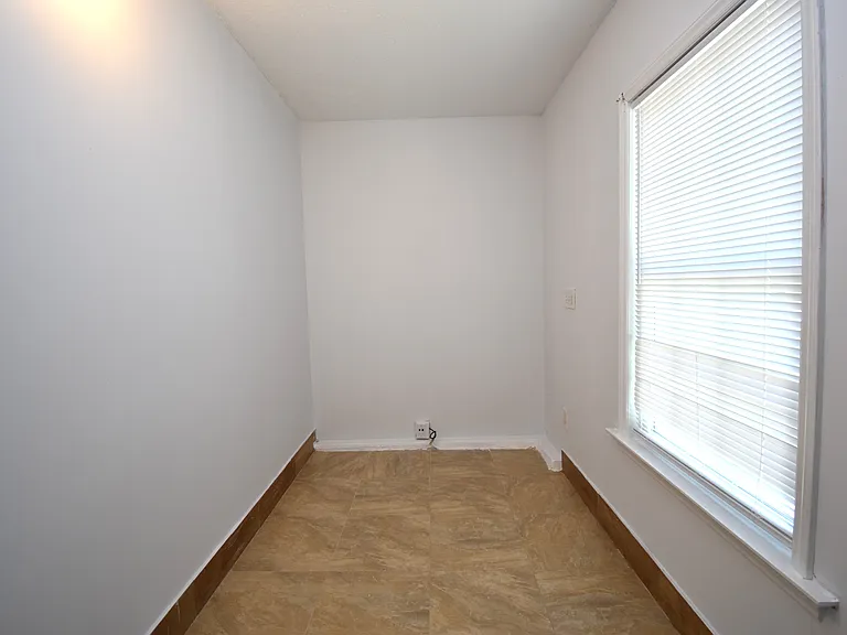 205 Lasalle Way — Photo 22