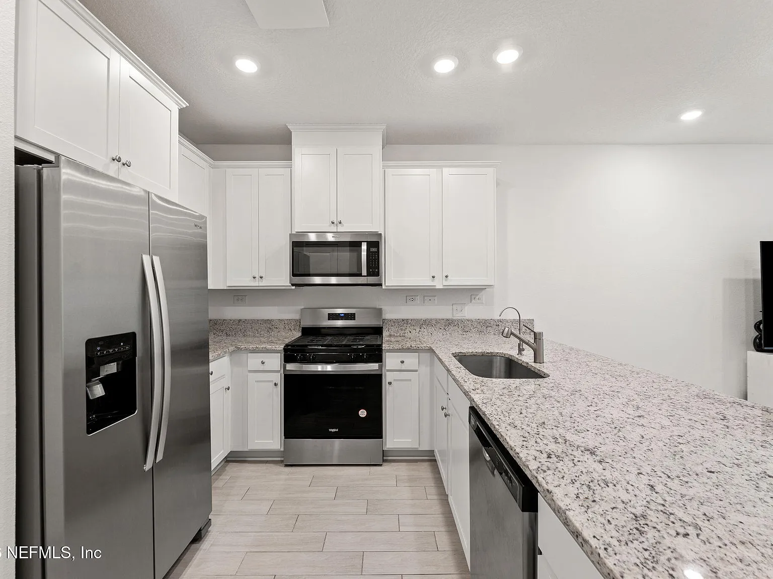 3 bed, 2.5 bath, 1452 sqft, $2,100 — Photo 4