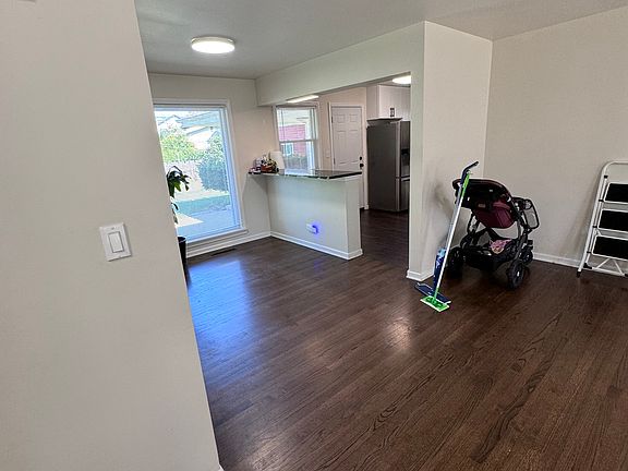 2nd image of 729 Goodwin Dr