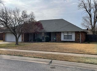 2808 Field Crest Dr, Ponca City, OK 74604