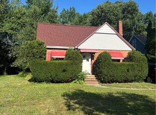 986 Woodview Rd, Cleveland Heights, OH 44121