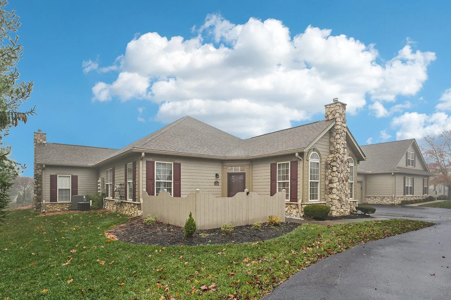 2226 William T Cir photo 1