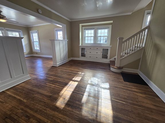 3rd image of 6203 Broadway St