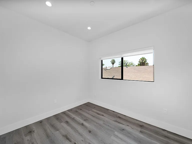 11522 Emelita Property LLC — Photo 35