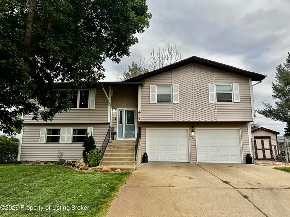 659 5th Ave SW, Dickinson, ND 58601