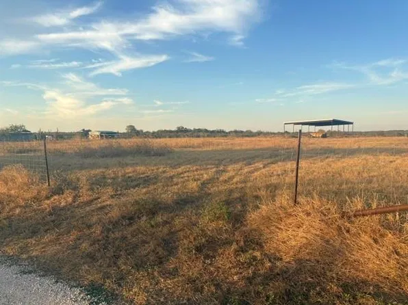 405 Molasses Rd, Dale, TX 78616