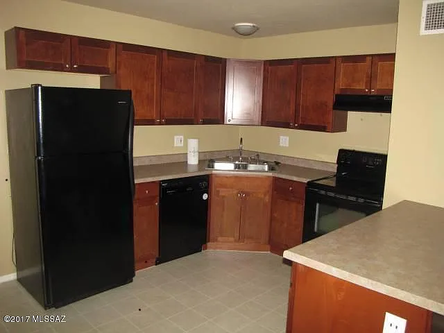 2 bed, 1.0 bath, 816 sqft, $1,100 — Photo 1
