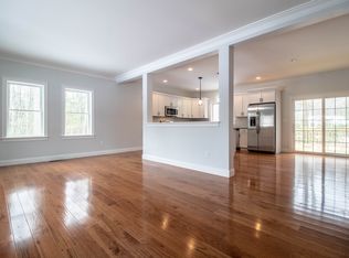 16 Chestnut Ln, Kennebunk, ME 04043