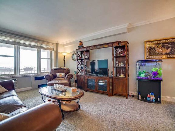 4th image of 560 W Broadway APT 3A