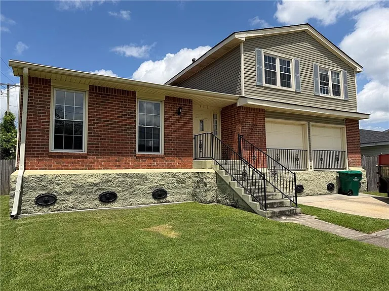 532 Oakwood Dr — Photo 1