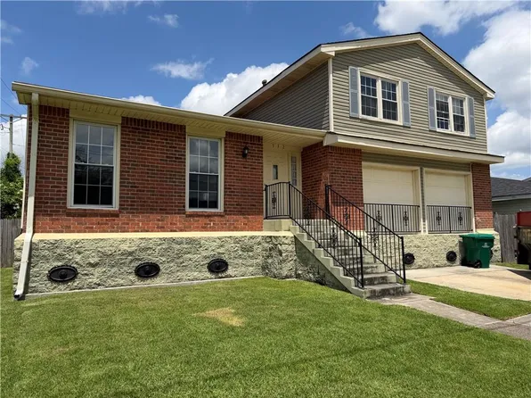 532 Oakwood Dr, Gretna, LA 70056