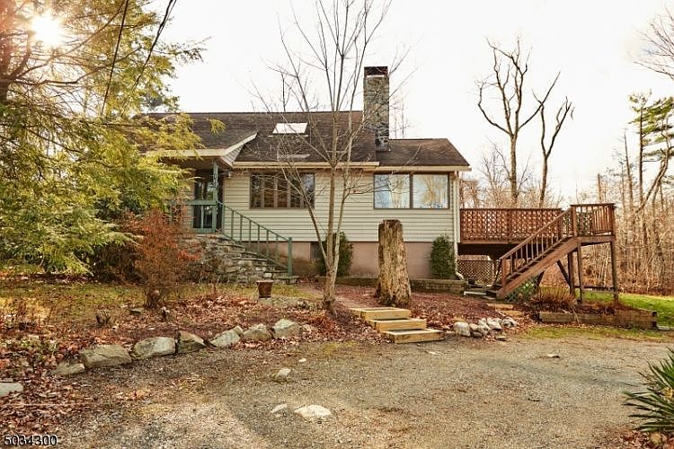 1st image of 105 Edgewood Ln