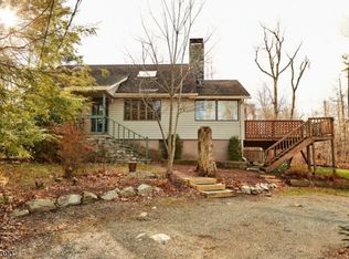 105 Edgewood Ln, Highland Lakes, NJ 07422