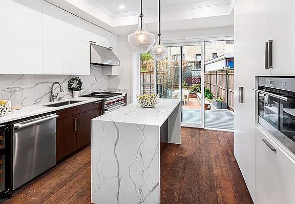 3rd image of 4 Bedford St #1