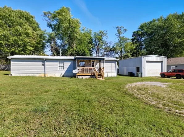 207 Center St, Portland, TN 37148