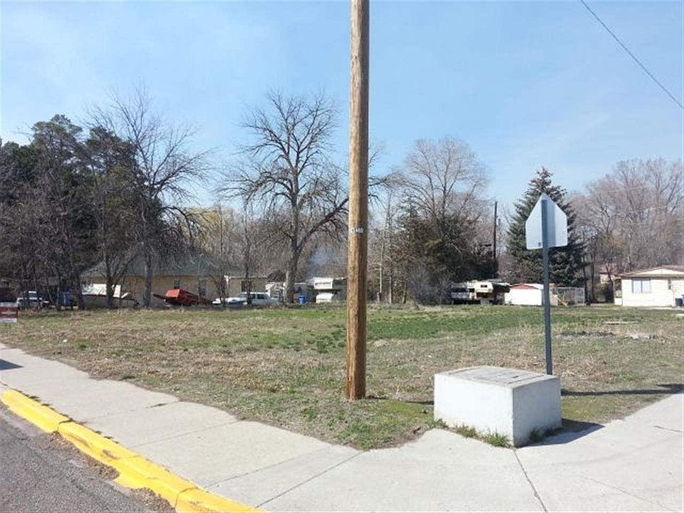 1st image of 624 6th Ave E