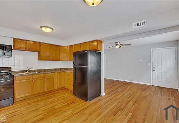 3rd image of 1842 S Fairfield Ave APT 1W