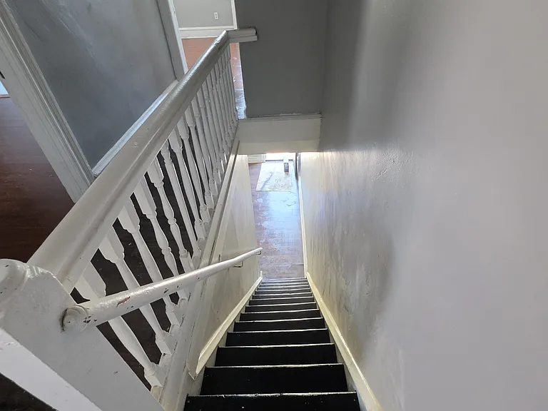 1228 W Oakdale St — Photo 3