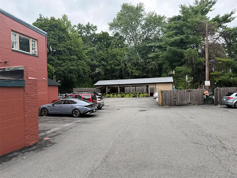 554 Main St — Photo 17