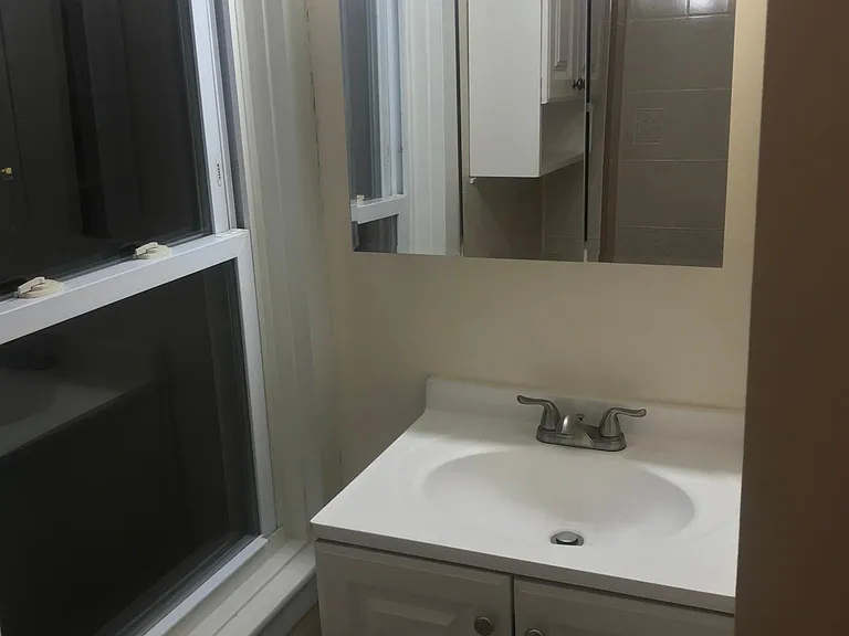 4 Maple Ave — Photo 2