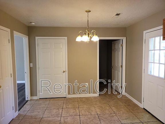 3rd image of 2711 Hillside Dr