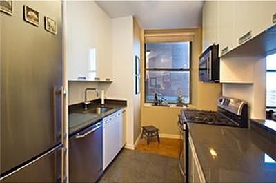 4th image of 99 John St APT 1709