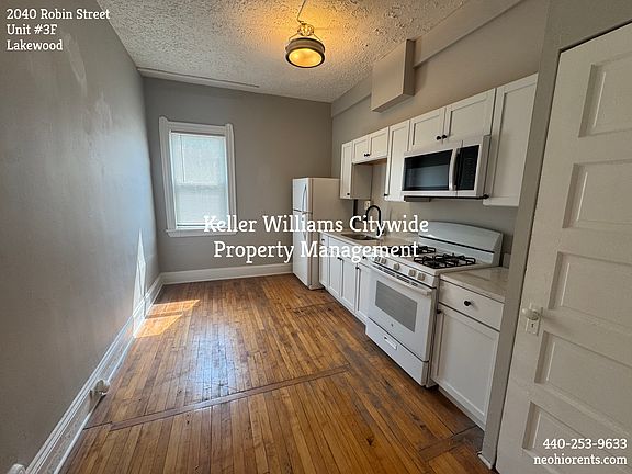 5th image of 2040 Robin St Front 3