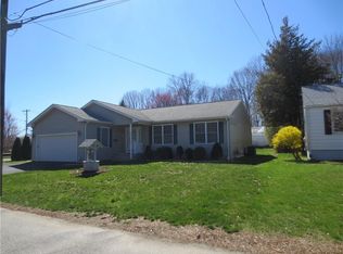 18 Macarthur Rd, Woonsocket, RI 02895