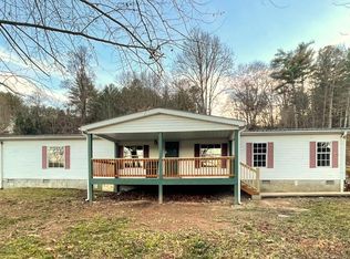 9 W Hollow St, Murphy, NC 28906