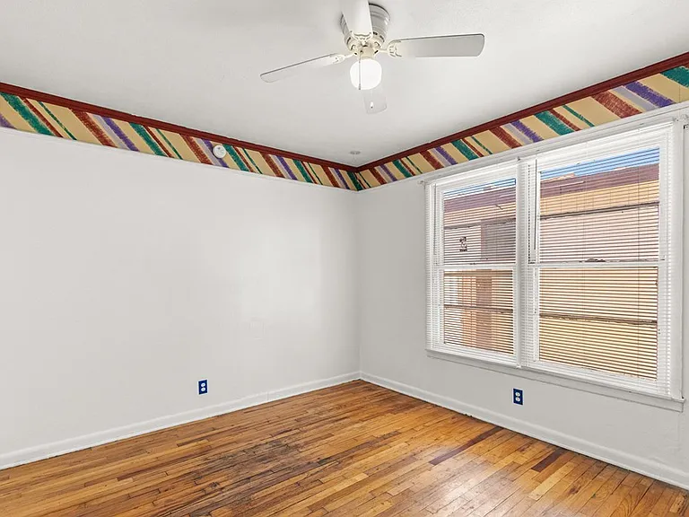 704 S Avenue C — Photo 20