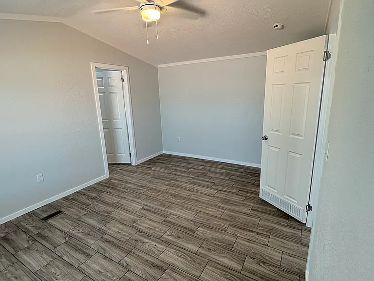 County Street 2983 — Photo 20