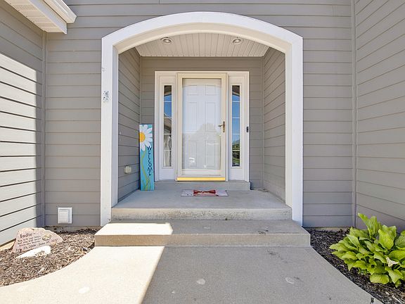 3rd image of N73W23314 Fontaine Cir
