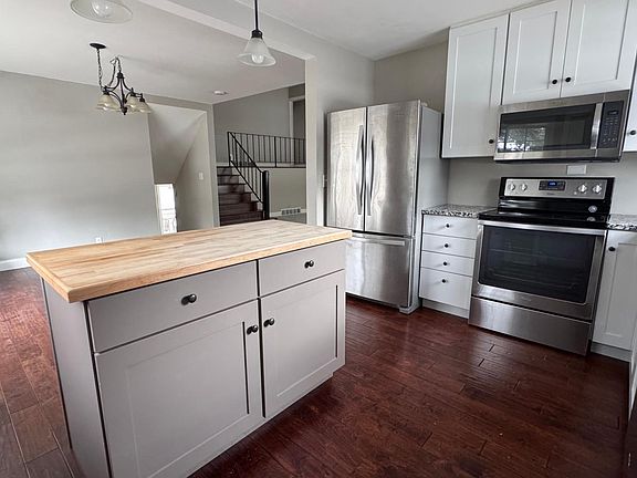 4th image of 217 Regency Rd