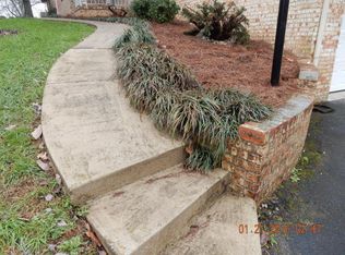 919 Greenhill Dr, Rossville, GA 30741