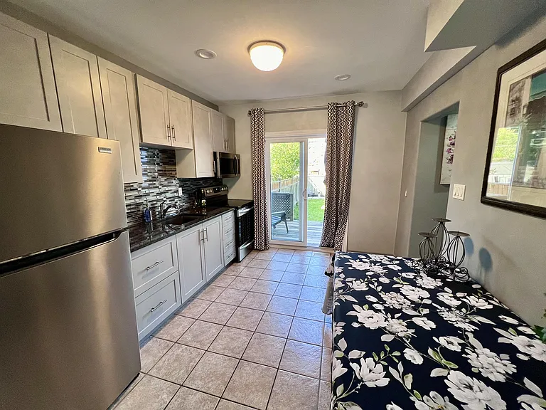 1292 Argyle Rd — Photo 1