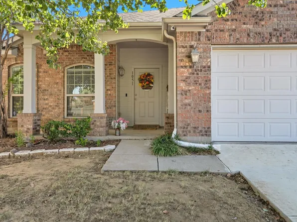 1051 Roundup St, Aubrey, TX 76227