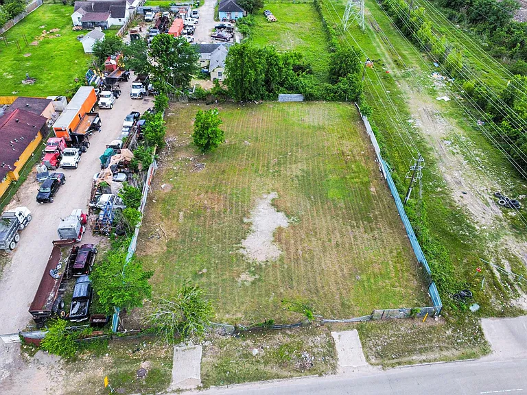 1710 Berry Rd — Photo 4