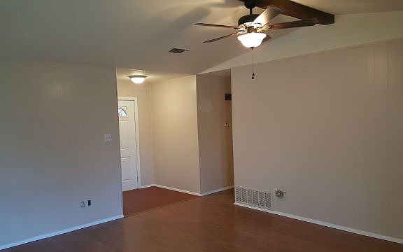 4th image of 2402 Leslie St