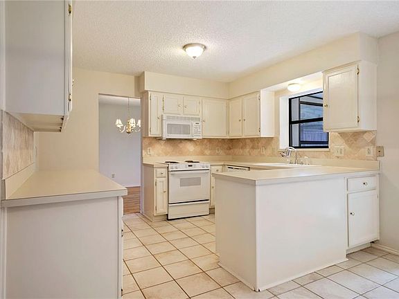 3rd image of 3900 Coronado Dr