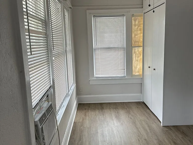 136 Avenue C NE #3 — Photo 4