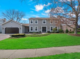 1012 Windhaven Rd, Libertyville, IL 60048