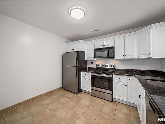 4th image of 764 Charles Ct